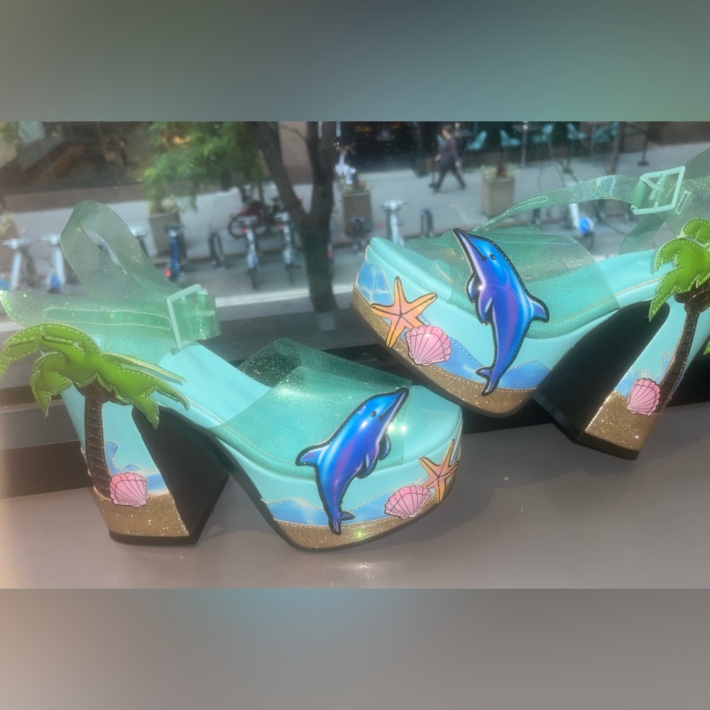 Dolls kill Delia’s she’s a catch beach platform heels Excellent condition